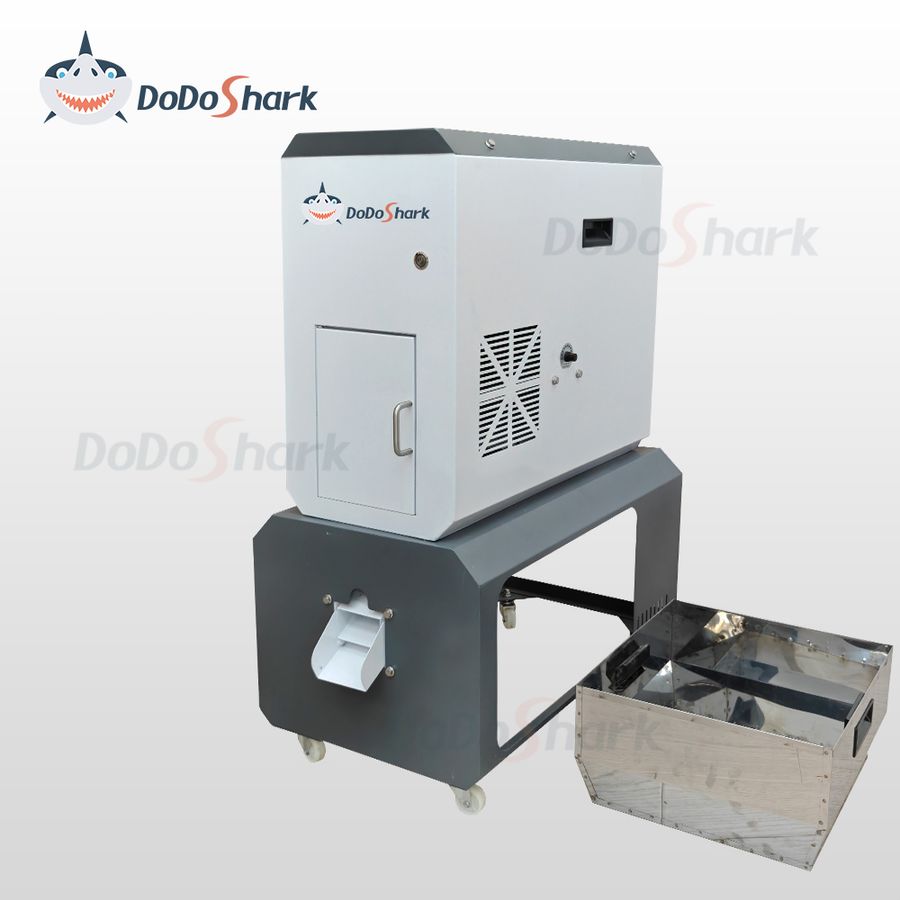 刀鲨/Commercial Fresh Rice Machine/A grain processing machine featuring wear-resistant stainless steel rollers